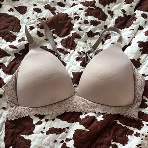 Elegant Lace Trimmed Aerie Bra